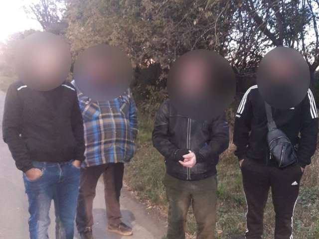 В Оренбургском районе полицейские задержали иностранца с пакетом марихуаны 