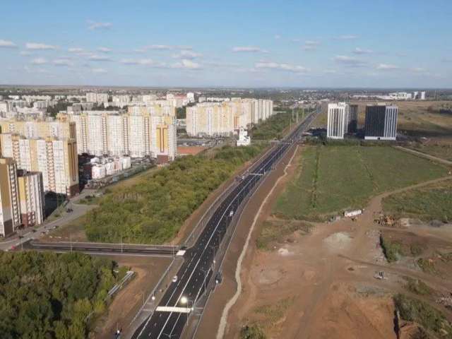 В Оренбурге на дублере улицы Чкалова настраивают светофоры, наносят разметку