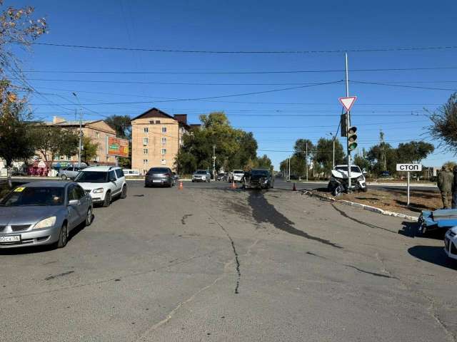В Оренбурге на перекрестие Восточной и Гагарина столкнулись две иномарки