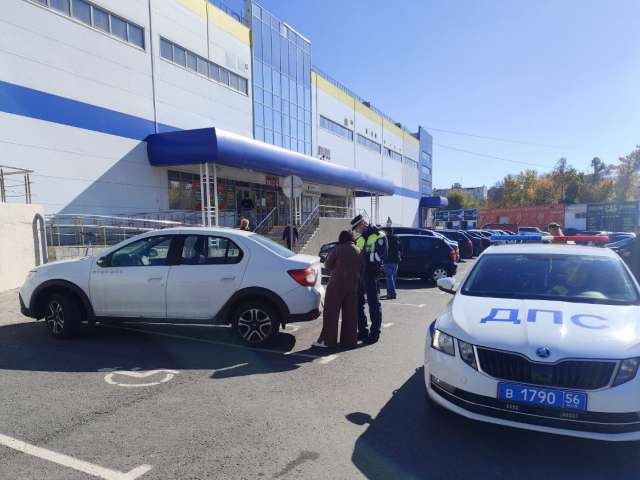 В Оренбурге провели рейд по местам парковок для инвалидов