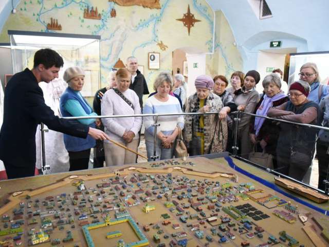 В Оренбурге в Музее истории города прошла бесплатная экскурсия для пожилых жителей