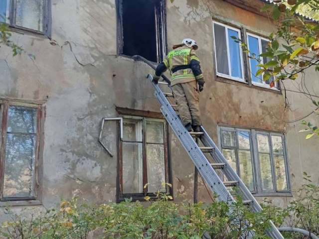 В Гае в квартире произошел пожар: одна женщина спасена, одна погибла