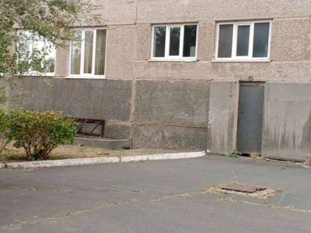 Трагический инцидент в Орске: студентка выпала из окна вуза