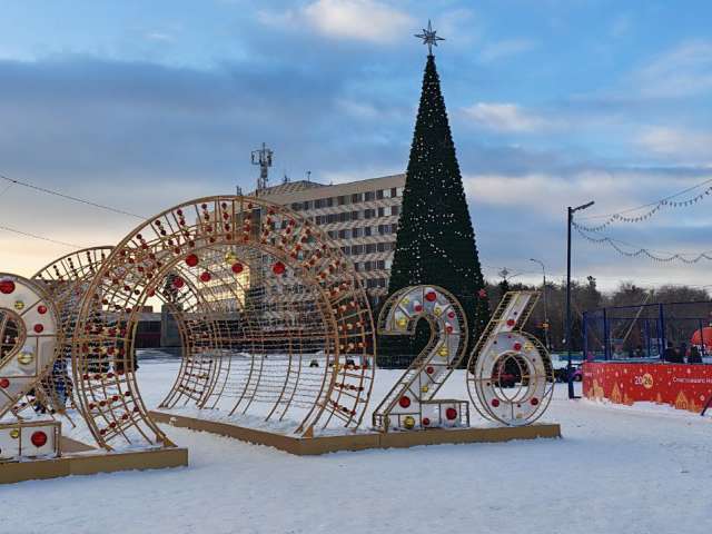 В Оренбурге открылся новогодний городок