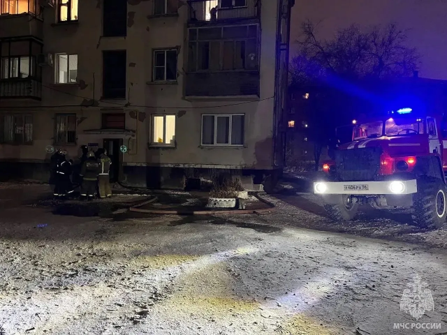 Огнеборцы спасли восемь человек на пожаре в Орске