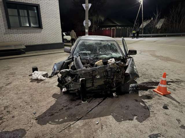 В Бузулуке водитель «Lada Priora» не справился с управлением, есть пострадавшие