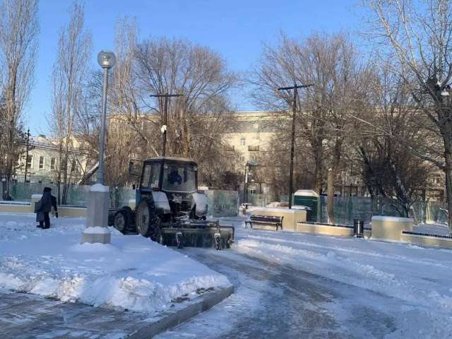 Снег в Оренбурге — коммунальщики снова вышли на уборку