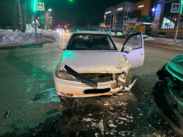 В Бузулуке столкнулись Honda и Daewoo, пострадали два человека