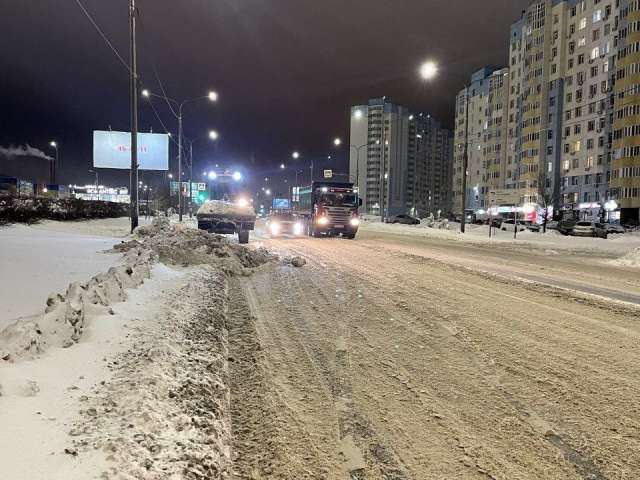 В Оренбурге за сутки вывезено 9 тысяч кубометров снега 