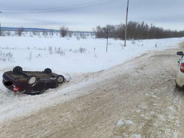 В Сорочинске автомобиль «Лада» выехал в кювет, есть пострадавшая