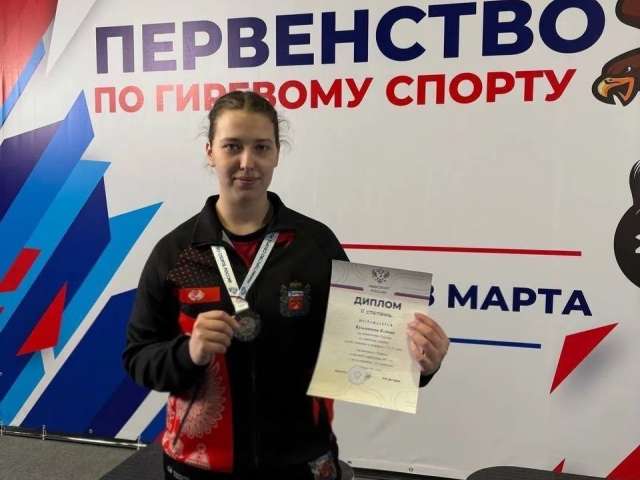  Оренбурженка Ксения Кузьмичева завоевала серебро на первенстве России по гиревому спорту