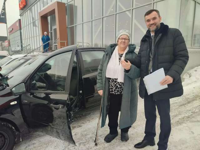 Новые авто от реготделения Соцфонда получили четверо пострадавших на производстве жителей региона