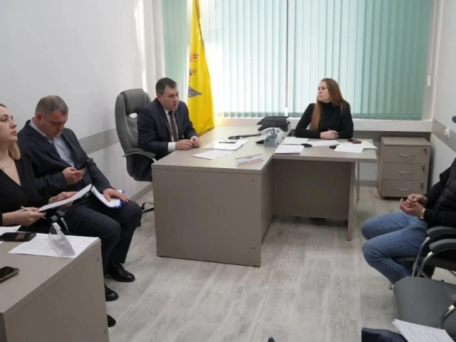 Замглавы Оренбурга Владимир Гирин провёл приём граждан по вопросам благоустройства и земель