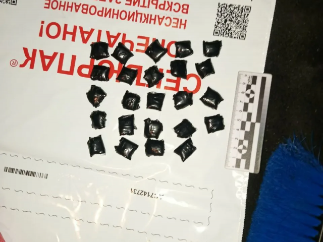 В Орске полицейские пресекли сбыт наркотиков студентом-закладчиком