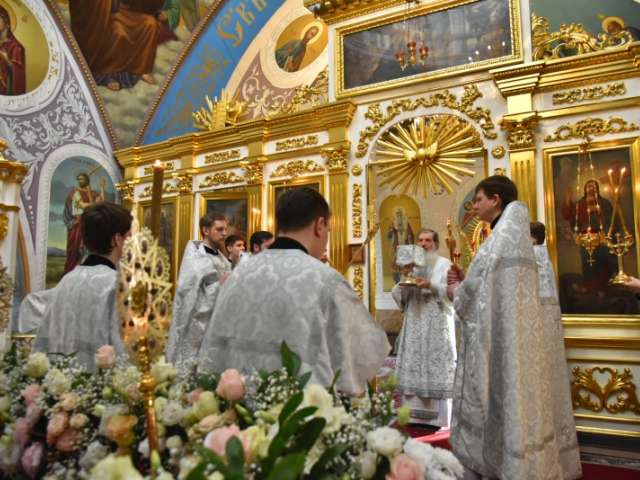Оренбуржцы отмечают Светлое Христово Воскресение