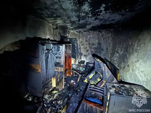 Пожар в Орске: спасатели эвакуировали шесть человек, есть пострадавший
