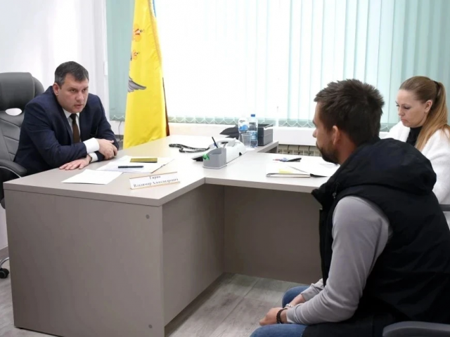Владимир Гирин ответил на вопросы оренбуржцев о земле и дорогах