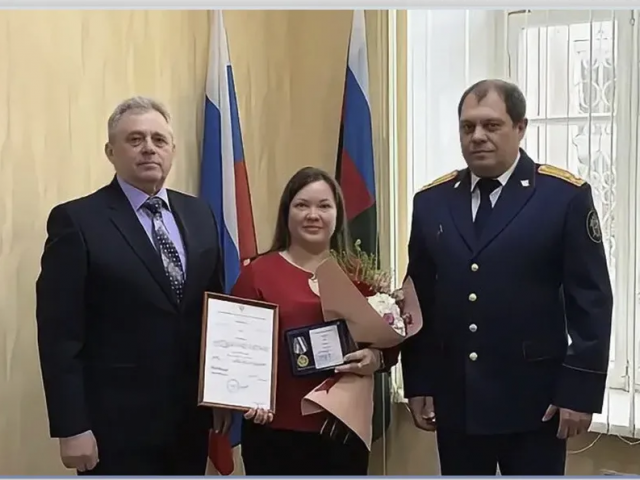 Воспитатель детсада из Бугуруслана удостоена медали СК РФ за спасение детей