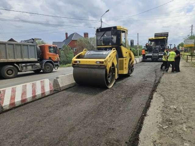  Оренбурге продолжается ремонт дорог: работы идут на городских улицах и в населенных пунктах