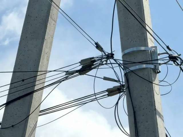  Оператору связи в Оренбуржье не удалось узаконить самовольный подвес кабеля на опорах ЛЭП