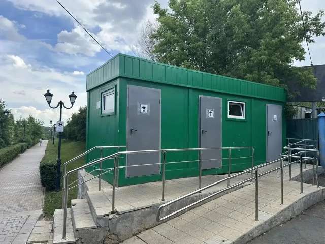 В Оренбурге вычислили вандалов, которые разломали общественный туалет