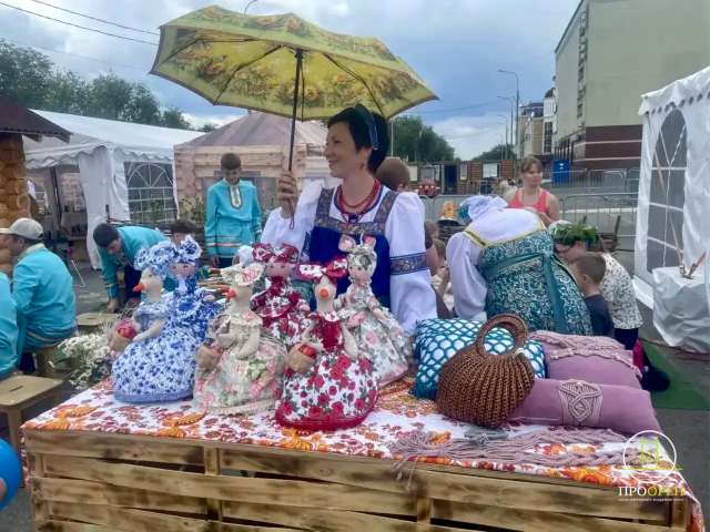 На площади Ленина в Оренбурге отпраздновали День России