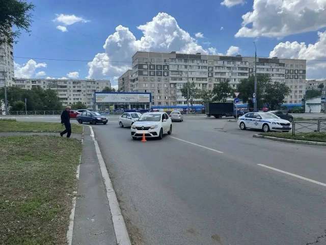 В Оренбурге пенсионерка переходила дорогу в неположенном месте и попала под машину