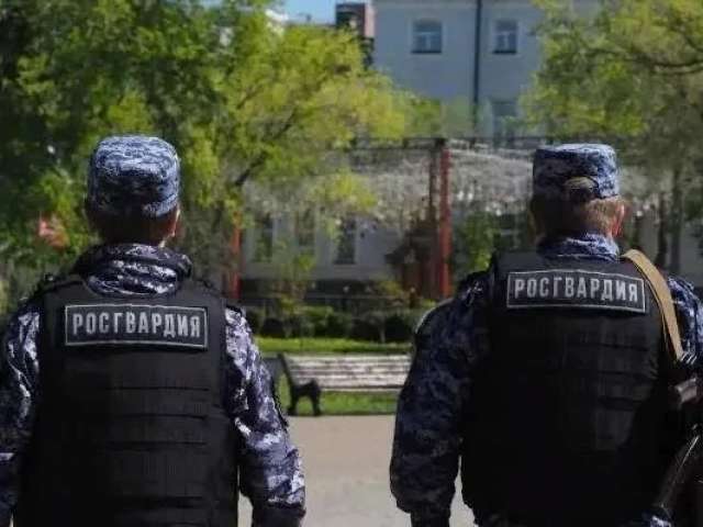  Массовая драка у торгового центра в Оренбурге: Росгвардия задержала зачинщиков