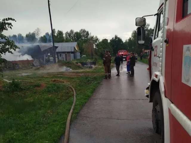  В Курманаевской районе гроза спровоцировала пожар. В дом ударила молния