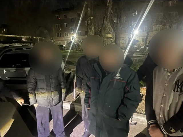 Трое оренбуржцев задержаны за вымогательство наркотиков