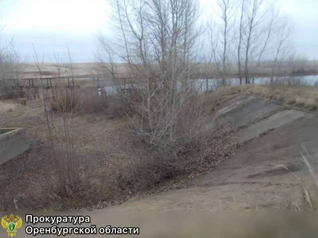 Прокуратура через суд потребовала вернуть в госсобственность дамбу в Александровском районе