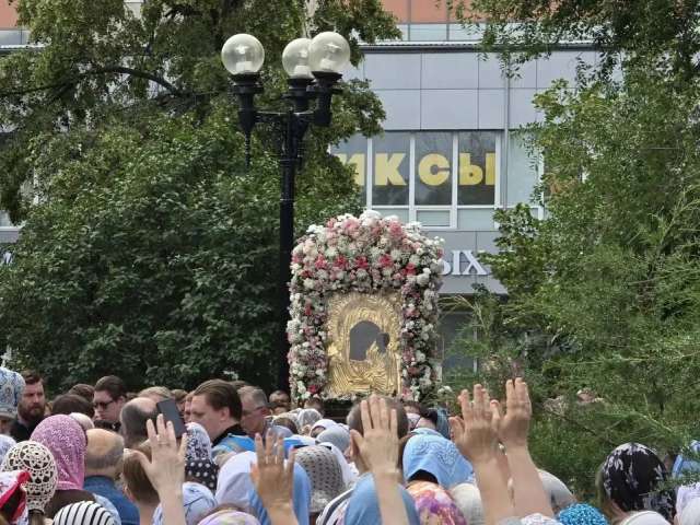 В Оренбурге проходит традиционный крестный ход с Табынской иконой Божией Матери