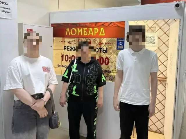 Две оренбурженки провернули аферу с бижутерией в ломбарде 