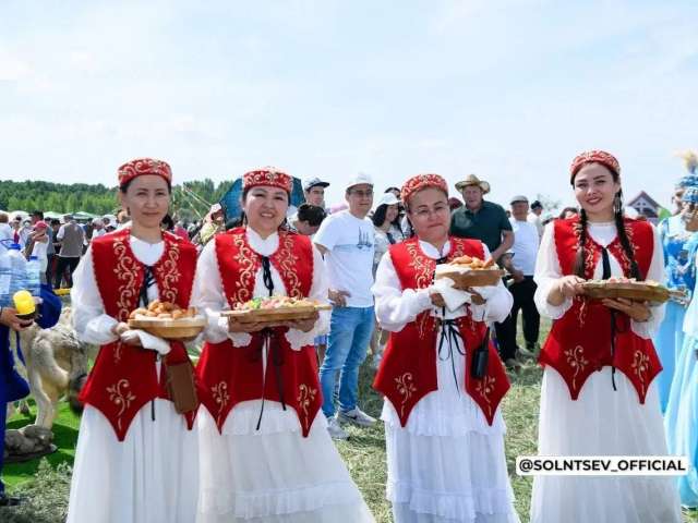 Несколько тысяч человек посетили праздник казахской культуры «Степной той» в Соль-Илецке