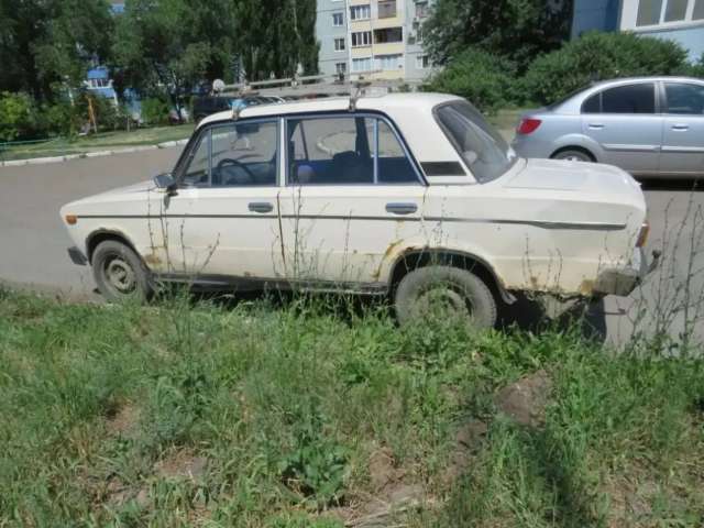 Угнали и бросили «ВАЗ»: в Оренбурге задержаны двое молодых людей