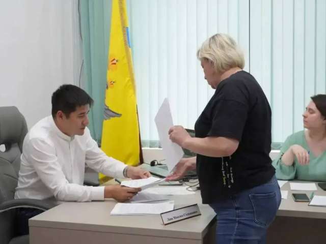 Жалобы на УК, ремонт дворов и списки должников: Максим Лащ провел прием граждан