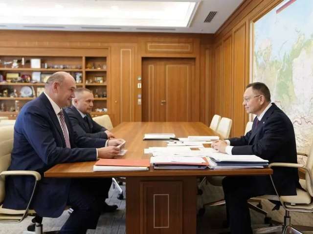Глава Оренбуржья обсудил с главой Минстроя РФ обстановку в регионе