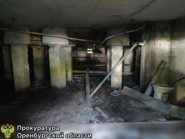 В Тоцком районе управляющую компанию оштрафовали за захламлённые и сырые подвалы