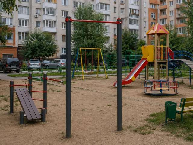 В Гае школьница сломала шею, упав с турника на детской площадке