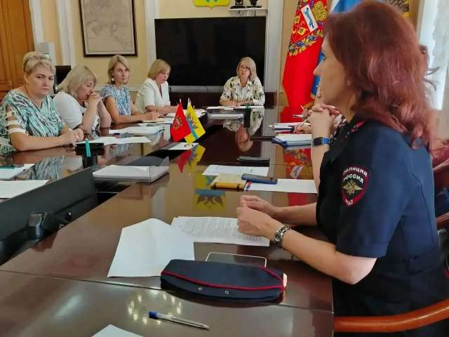 В Оренбурге обсудили варианты помощи 10 семьям, где выявлены риски для благополучия детей