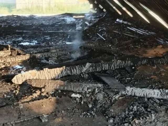 Под Оренбургом загорелись надворные постройки
