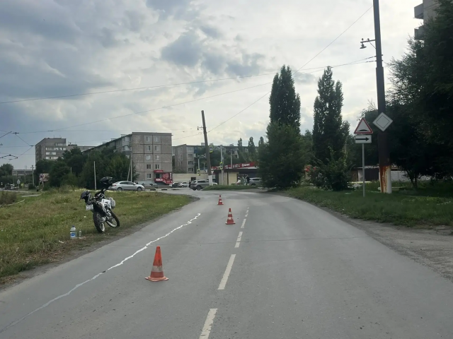 В Орске мотоциклист не удержал байк: пассажирка получила серьёзную травму