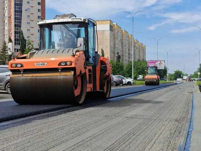 Дорожный фронт: в Оренбурге обновляют улицы