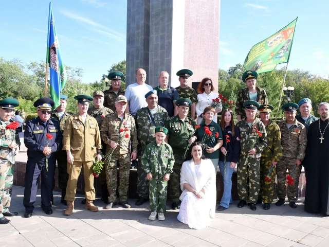 В Оренбурге ветеранов боевых действий почтили минутой молчания и возложением цветов 