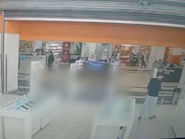 Двое жителей Уфы подозреваются в краже кофемашины из магазина в Оренбурге