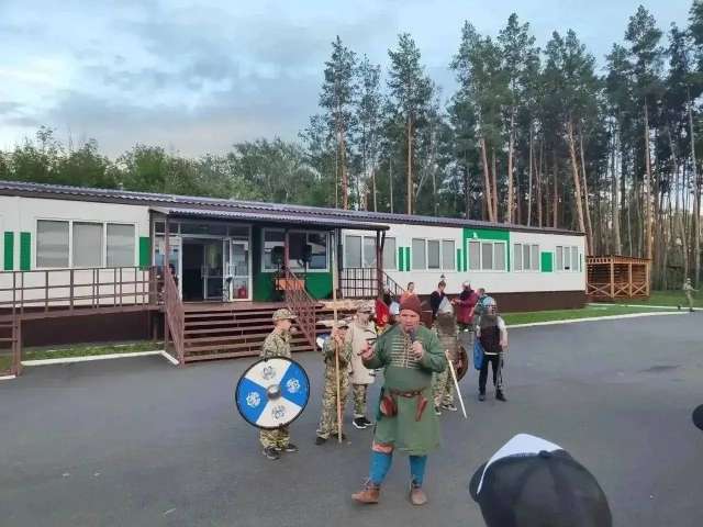 Участники «Зарницы» примерили доспехи и узнали о жизни воинов Древней Руси