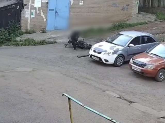 В Оренбурге подросток попытался угнать мотоцикл, но не смог его завести