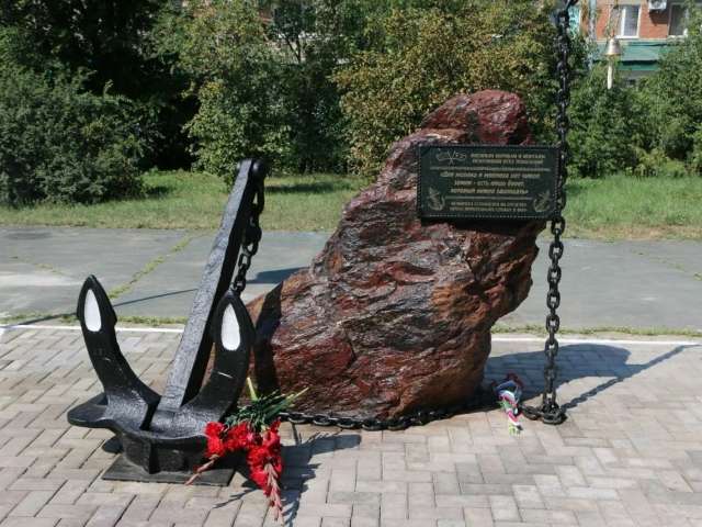 В Орске открыли памятник морякам всех поколений