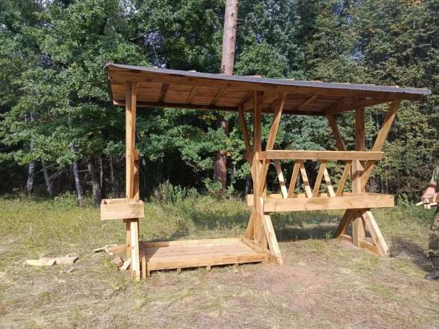 В Бузулукском бору обновляют звериные столовые