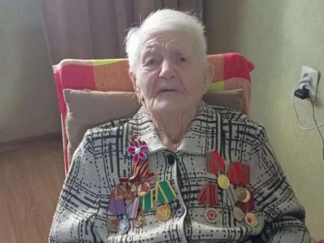 В Оренбурге празднует вековой юбилей труженица тыла Анна ТрошинаВ Оренбурге празднует вековой юбилей труженица тыла Анна Трошина